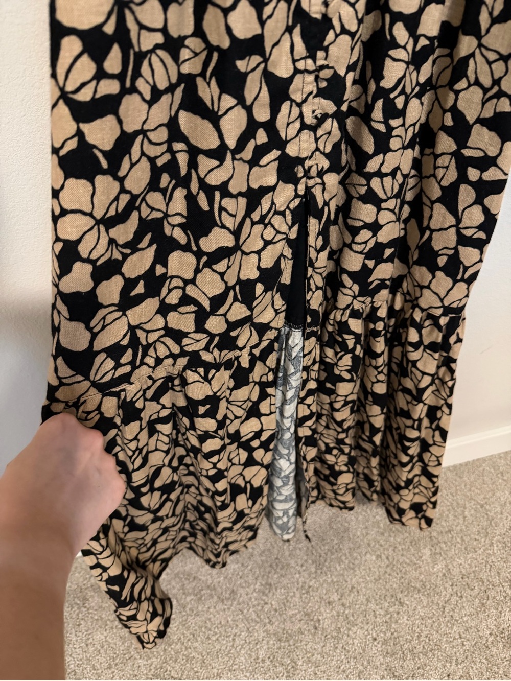 Abercrombie & Fitch Black and Tan Floral V-Neck Spaghetti Strap Maxi Dress - Picture 3 of 3